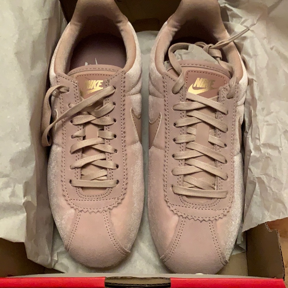 Women’s Nike Classic Cortez SE, Brand New